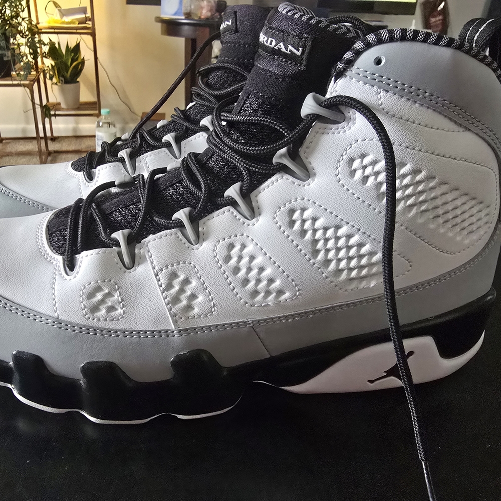 Jordan RETRO 9 BARONS Like New!!!! Size 10